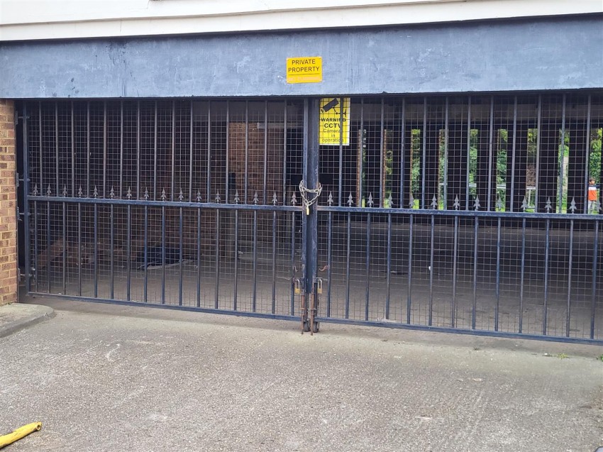 Images for Orchard Road, Hounslow EAID:TUDORPSAPI BID:1