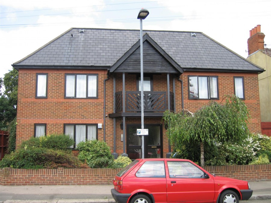 Images for 20 Queens Road, Hounslow EAID:TUDORPSAPI BID:1