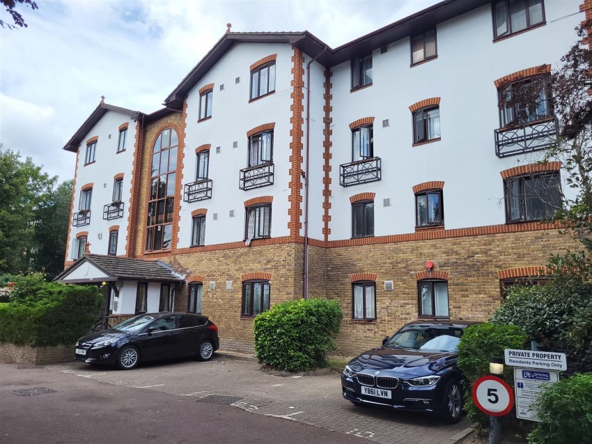 Images for Lampton Road, Hounslow Central EAID:TUDORPSAPI BID:1