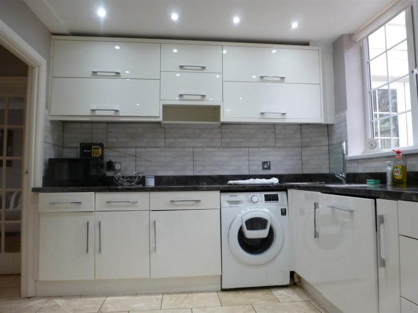 Images for Shaftesbury Avenue, Norwood Green EAID:TUDORPSAPI BID:1