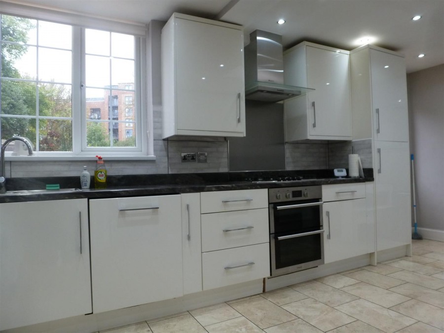 Images for Shaftesbury Avenue, Norwood Green EAID:TUDORPSAPI BID:1