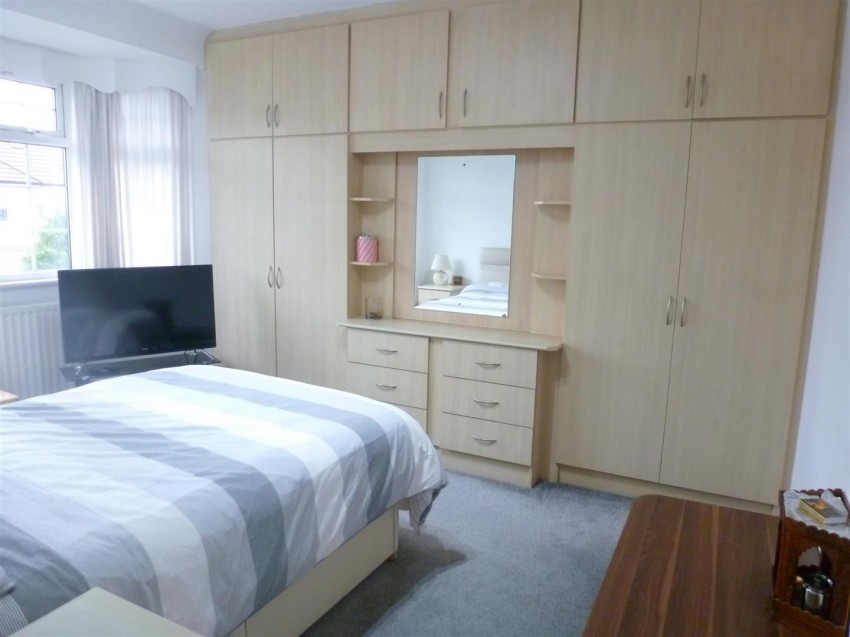 Images for Shaftesbury Avenue, Norwood Green EAID:TUDORPSAPI BID:1