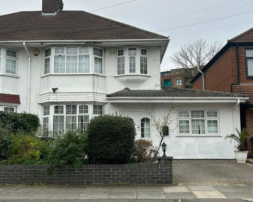 Images for Shaftesbury Avenue, Norwood Green EAID:TUDORPSAPI BID:1