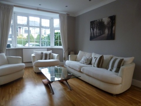 Shaftesbury Avenue, Norwood Green