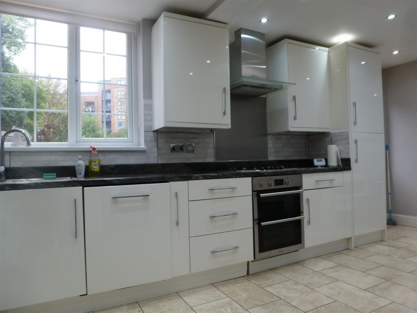 Images for Shaftesbury Avenue, Norwood Green EAID:TUDORPSAPI BID:1