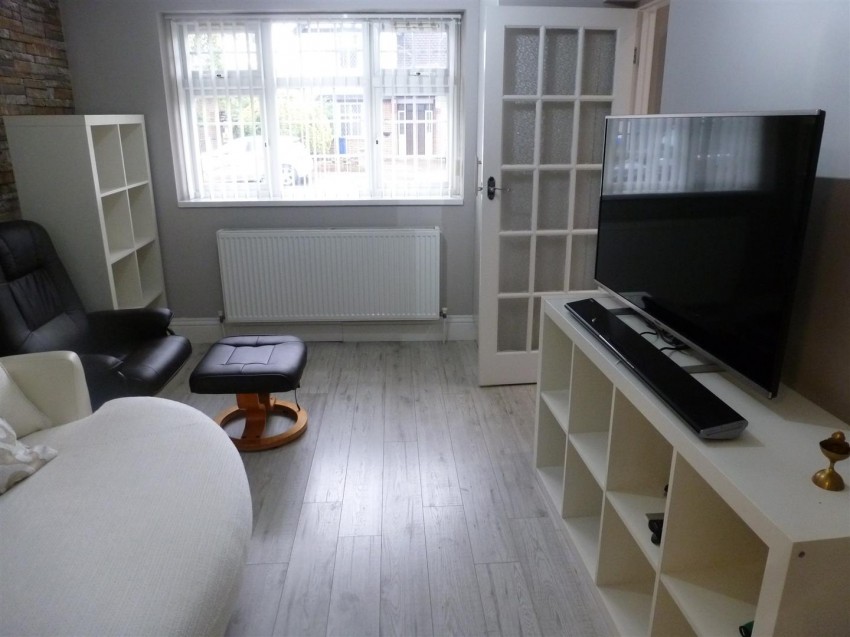 Images for Shaftesbury Avenue, Norwood Green EAID:TUDORPSAPI BID:1