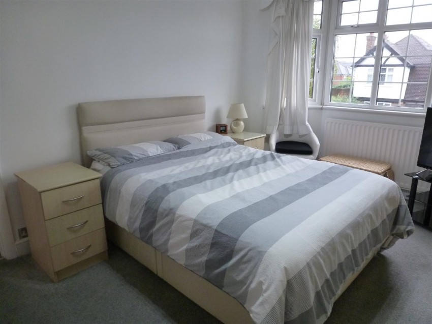 Images for Shaftesbury Avenue, Norwood Green EAID:TUDORPSAPI BID:1