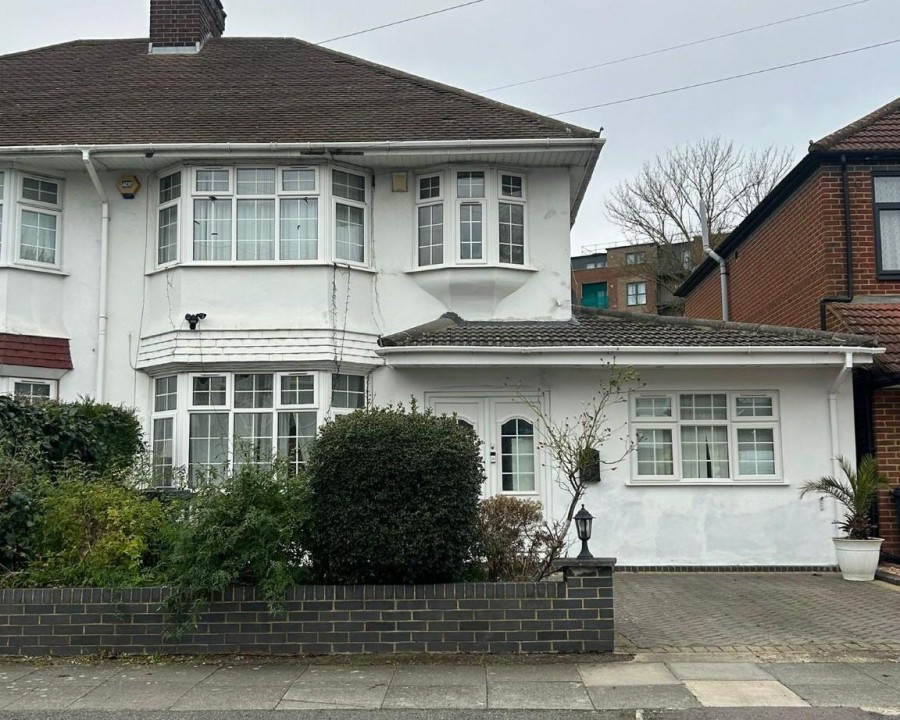 Images for Shaftesbury Avenue, Norwood Green EAID:TUDORPSAPI BID:1