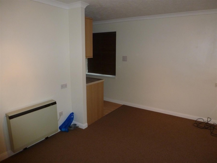 Images for Barnes Avenue, Norwood Green EAID:TUDORPSAPI BID:1