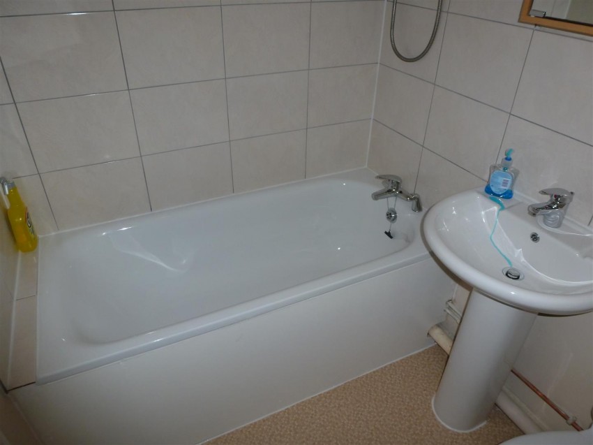 Images for Barnes Avenue, Norwood Green EAID:TUDORPSAPI BID:1